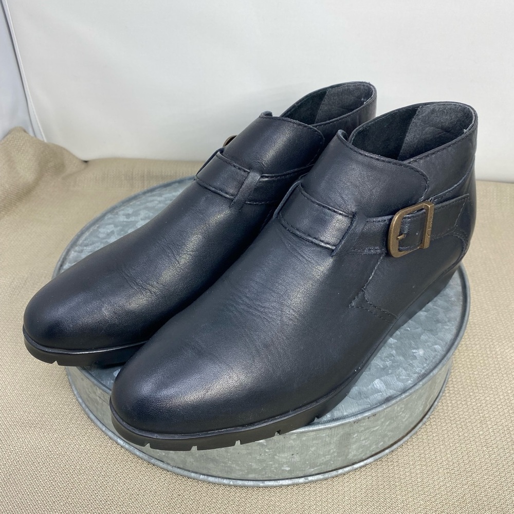 CLARKS BLACK LEATHER BUCKLE ANKLE BOOTIE